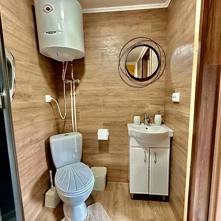 Dimira з басейном Slavske