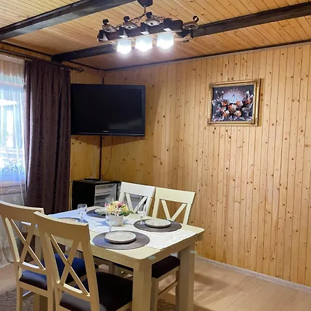 Dimira з басейном